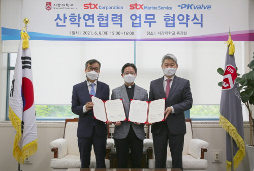 사진= STX그룹·서강대 산학협력 협약식(왼쪽부터 전영찬 피케이밸브 대표, 심종혁 서강대 총장, STX 박상준 대표)